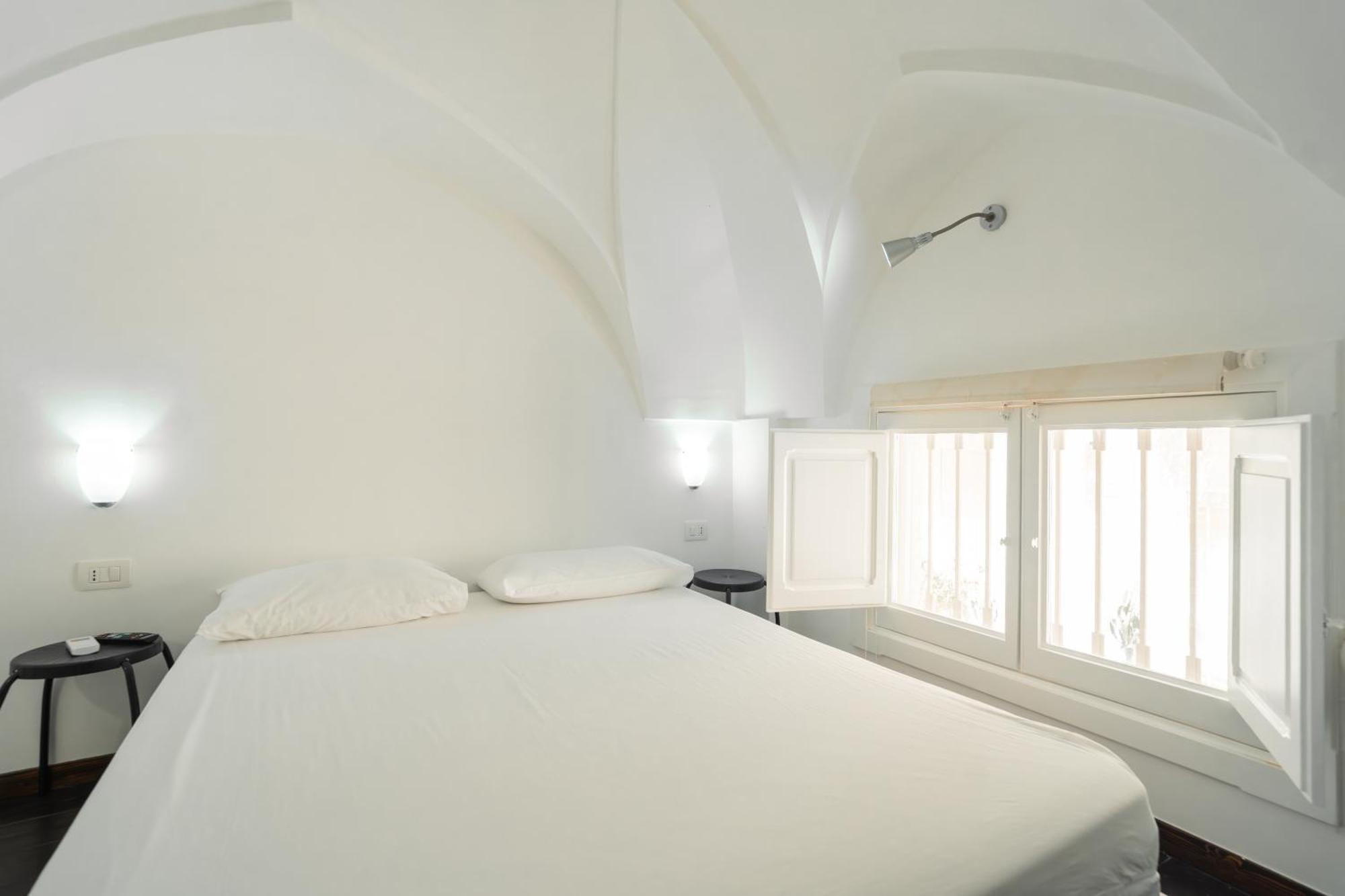 Donna Cristina Historic Apartment レッチェ エクステリア 写真